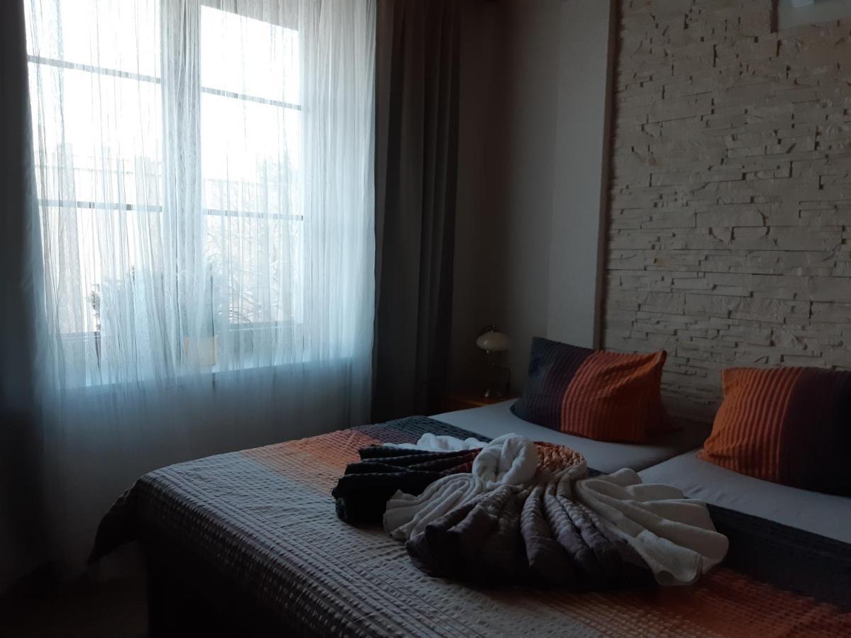 Pension Art Lázně Bohdaneč Bagian luar foto